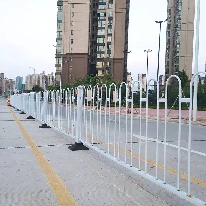 京式护栏道路安全防撞隔离栏人行道马路中央防护栏焊接M型U型栏杆