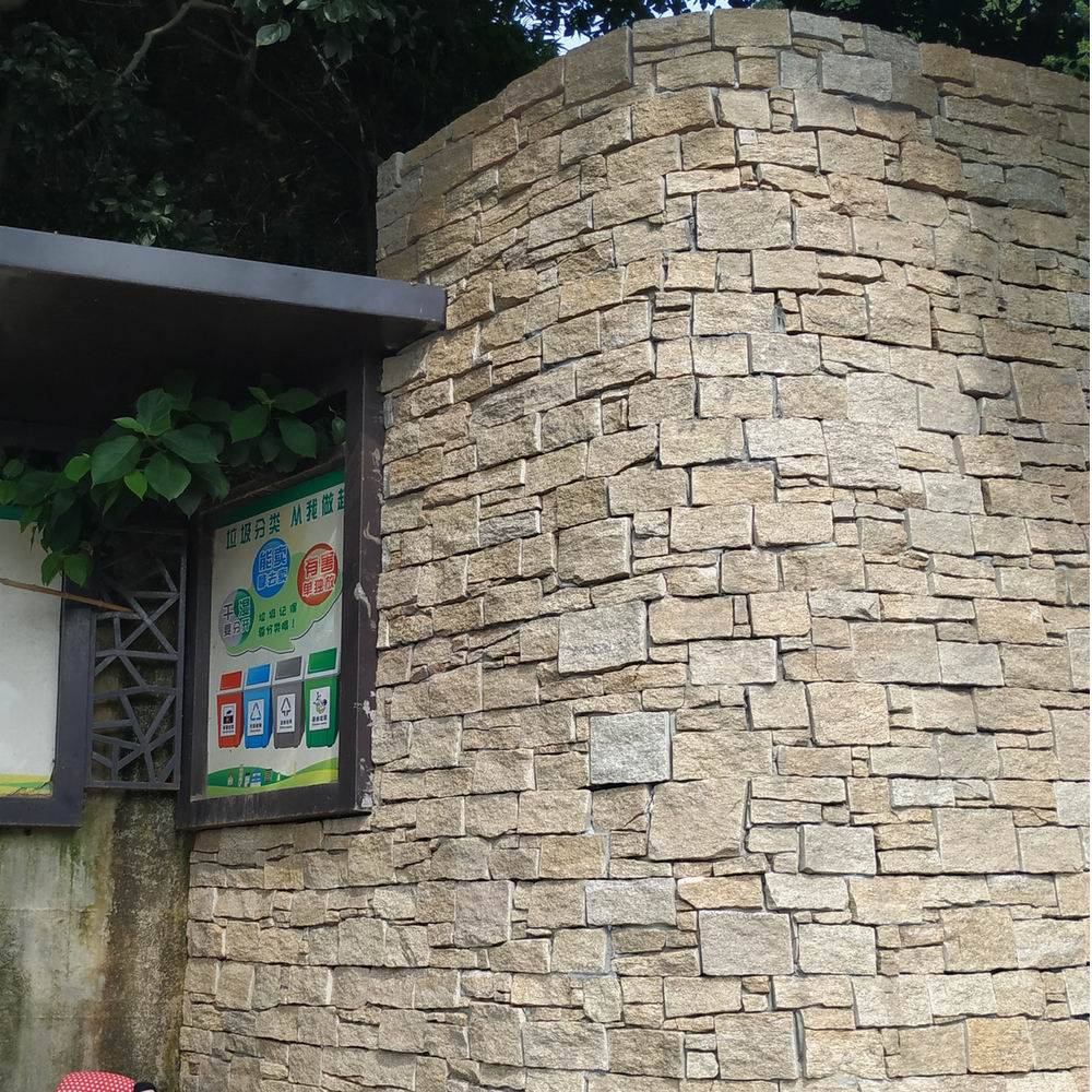 虎皮墙是和虎皮颜色搭配的天然石料虎皮石安装效果图