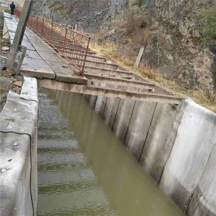 江苏无锡市生态沟渠用水泥毯抗折强度高水泥毯抗拉伸水泥毯帆布