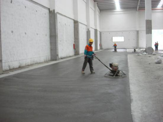 中建八局一公司请求一种金刚砂摊铺机械设备专利均匀布料进步施工质量