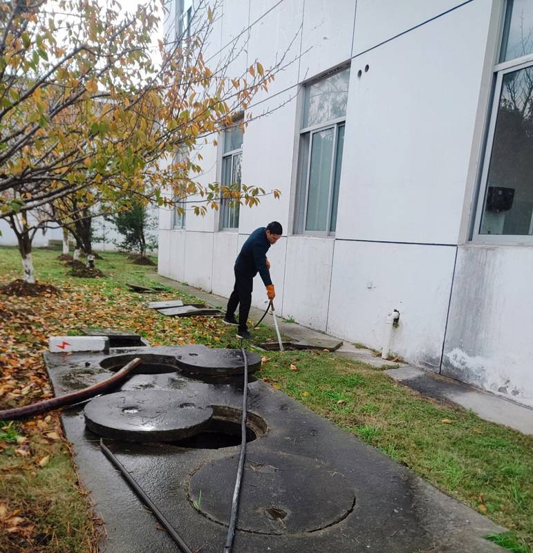 苏州吴中区郭巷镇清理化粪池污水管道清理淤泥抽粪/管道清洗疏通