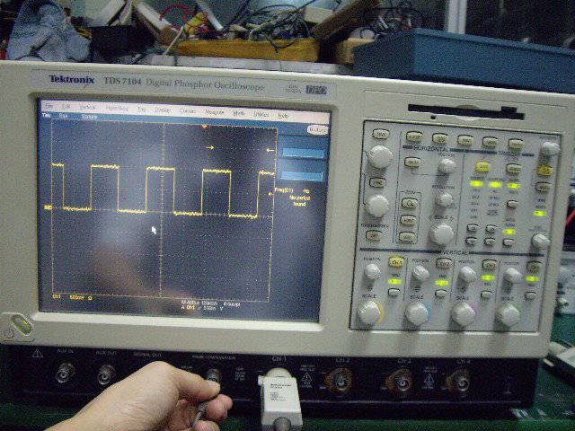 泰克DPO7104带宽1GHZ四通道数字荧光示波器