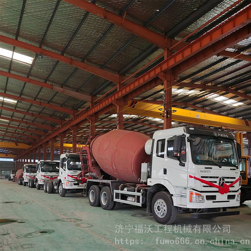 福沃国五8方混凝土搅拌运输车图片路面施工8方水泥搅拌罐车