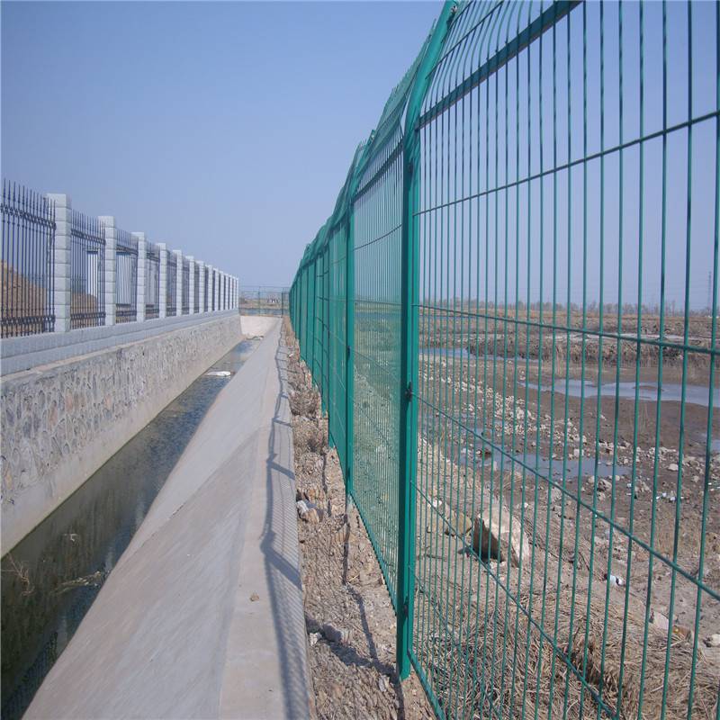 河道防护网 村庄封闭围栏 铁丝隔离网