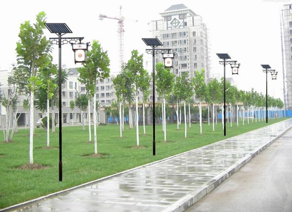 这种小区公园用的太阳能庭院灯价格就要便宜些,小区公园4米太阳能庭院
