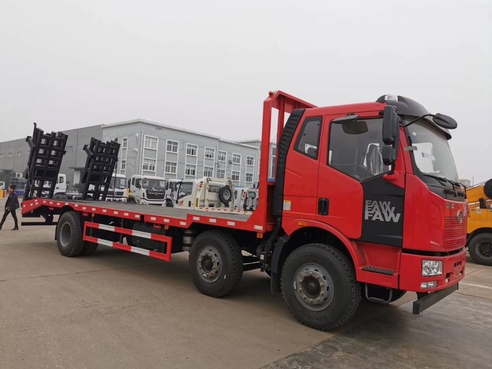 解放J6小三轴挖掘机拖车买家福利车型