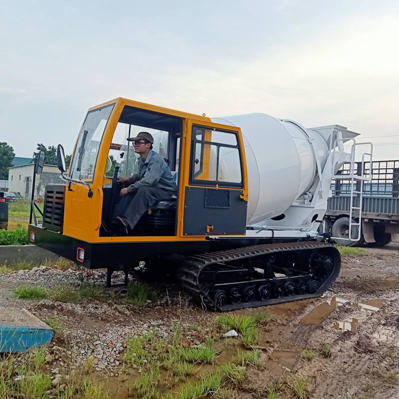 5方混凝土履带罐车小型履带水泥搅拌车橡胶履带式混泥土罐车