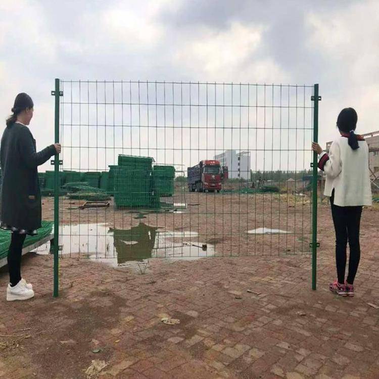 亳州球场防护网生产厂家边境隔离网定制硕翔养殖场护栏网