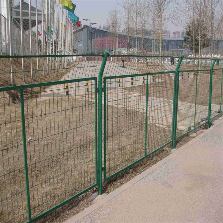 机场围栏监狱安全防护网钢网墙加粗园林铁丝围网现货迅鹰