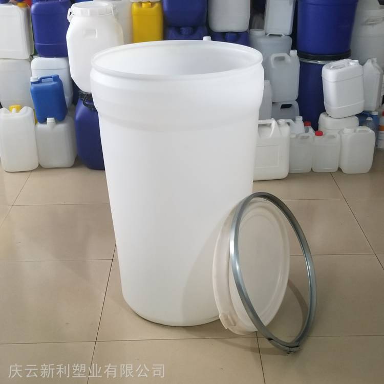 山东生产200L塑胶桶200升大口蓝桶带铁箍200L塑料桶厂家