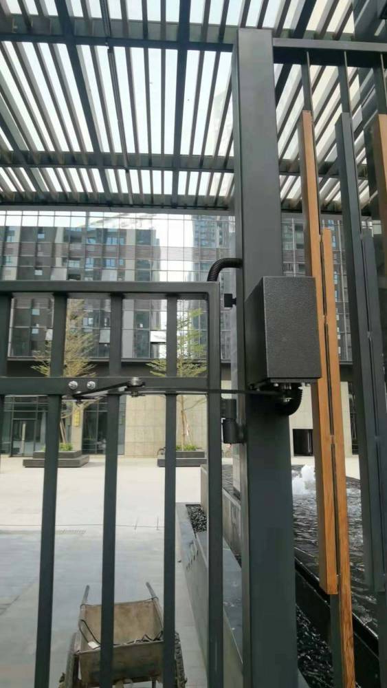 工厂员工通道安装曲臂式电动开门机实例