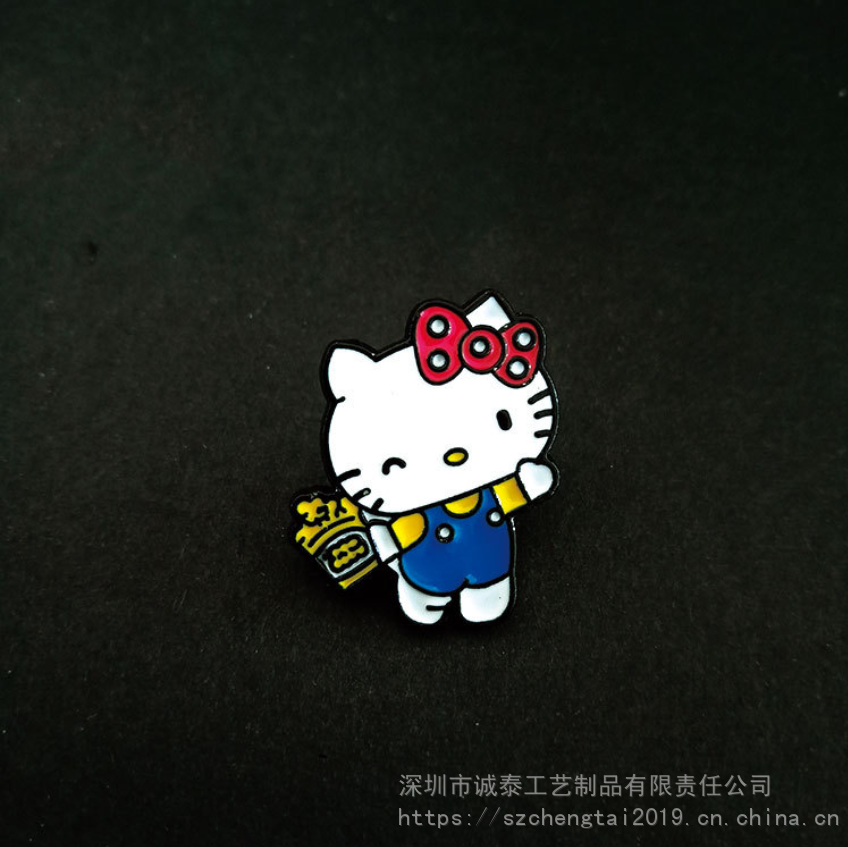 广东KT猫徽章厂锌合金铸造胸章日韩卡通烤漆胸章