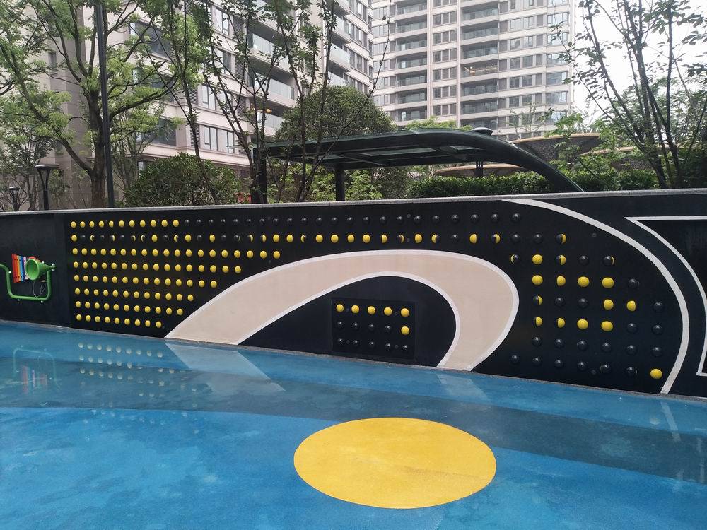 儿童趣味翻转墙球体玩具重庆非标玩具定制