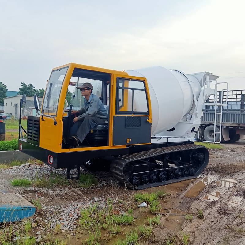 建筑工程混凝土搅拌机械小型履带式混凝土罐车路窄用履带式罐车