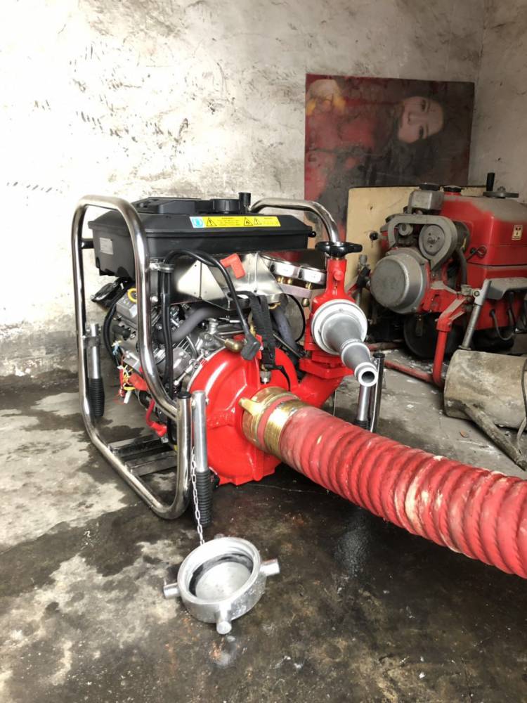 进口手抬泵手抬机动消防泵便携式消防泵