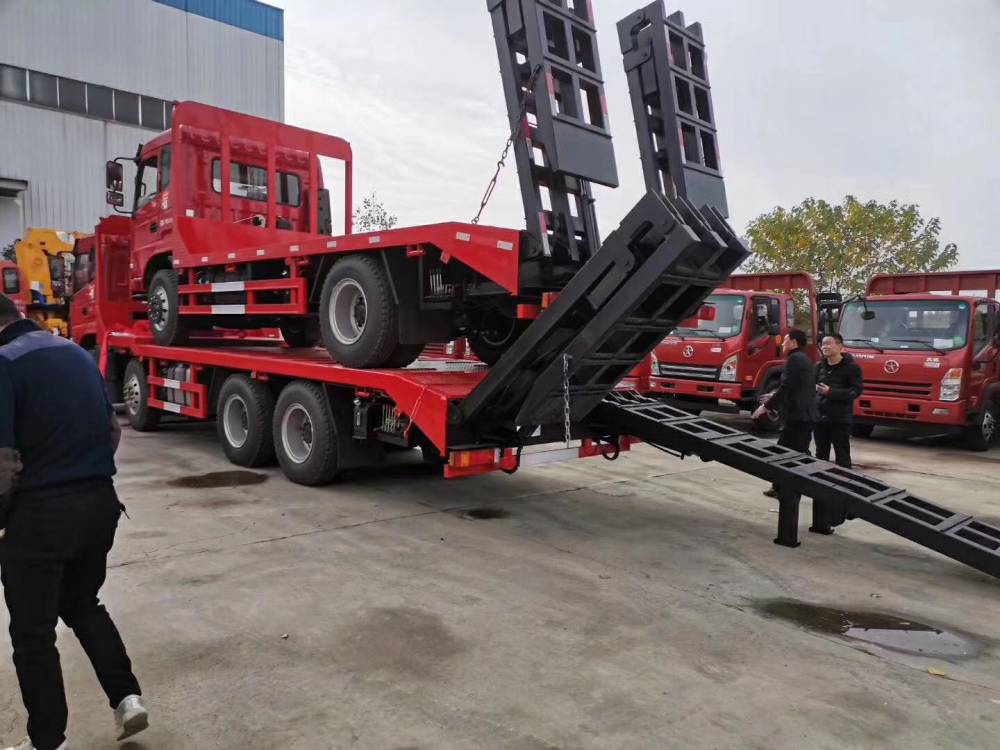 40吨短轴距挖机板车 可分期付款前四后八平板拖车