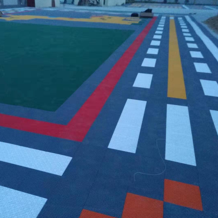 幼儿园专用悬浮拼装地板欧宝瑞米格游乐场拼装地垫运动篮球场塑料地板