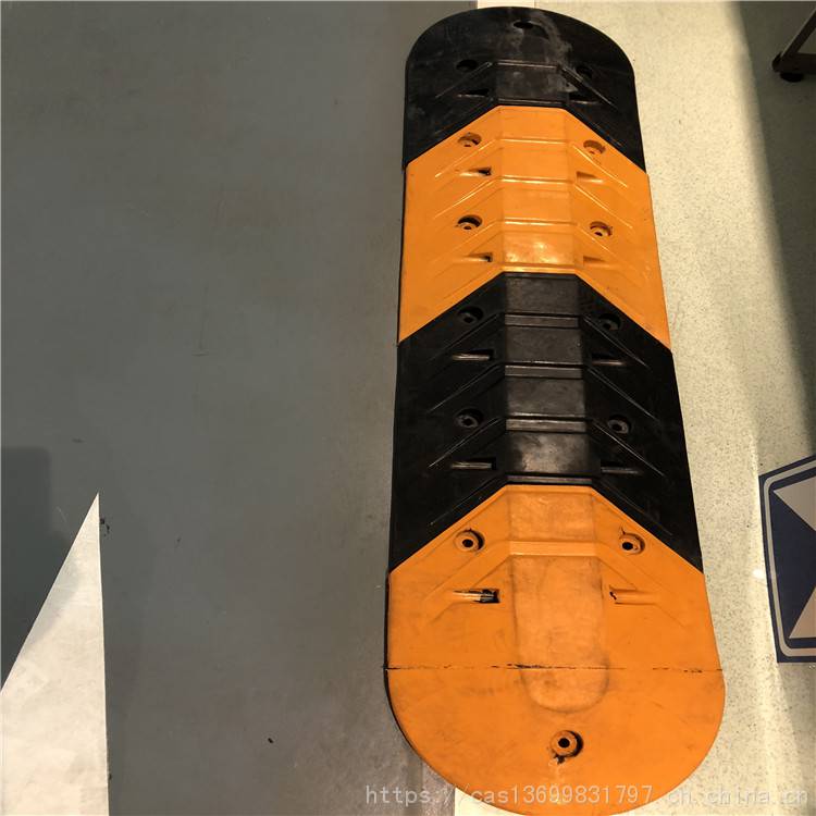 厂家批发销售50cm橡胶减速坡 梯形橡胶减速坡