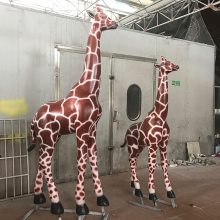 艺宇厂家促销玻璃钢雕塑大型长颈鹿摆件 4.3米高长颈鹿雕塑装饰商业中心