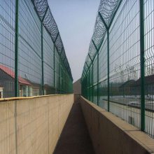 批发防护栏防护网 果园围栏网多少钱 公路护栏网哪个厂家好
