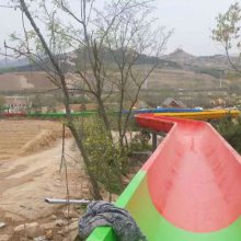 专门定制山体玻璃钢水上滑梯