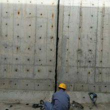 南京市水电站大坝堵漏 地下车库收缩缝高压灌浆补漏