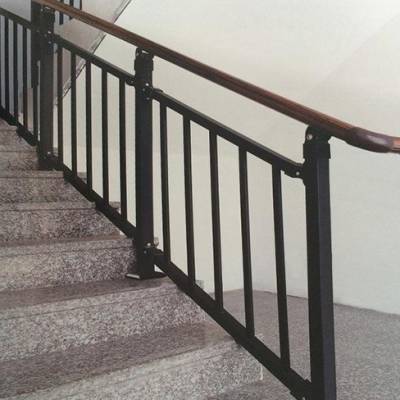 茄子溪大街刘家坝社区：老旧楼道添扶手 居民出门很安心