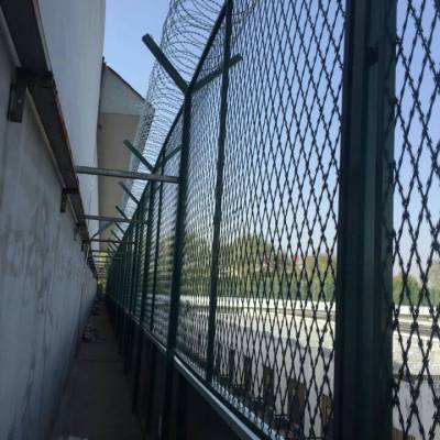 马卡报：巴列卡诺本赛季初次在主场设置客队看台具有阻隔网