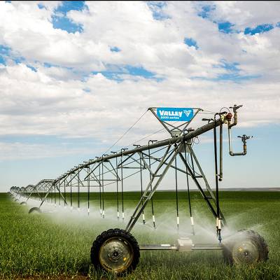 农业dyp时针式喷灌机是怎样行走的